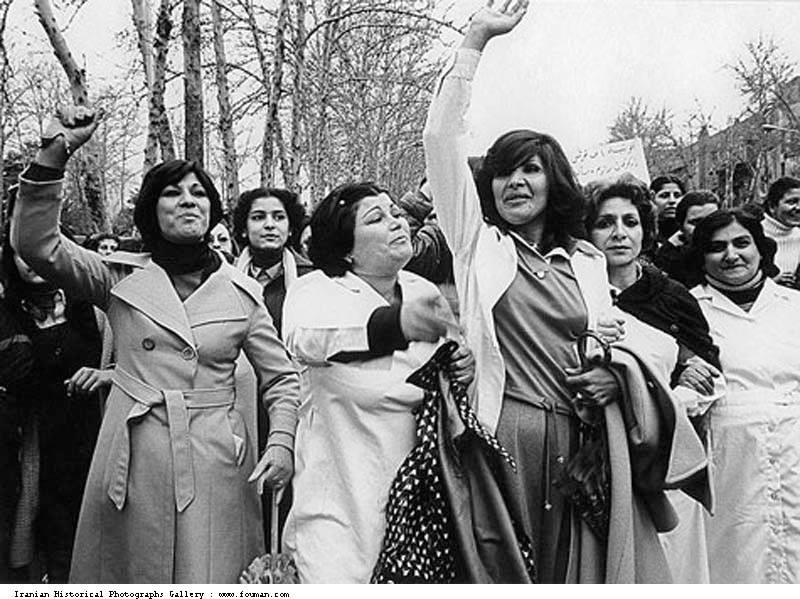ایرون دات کام: عکس ها: اوایل انقلاب و اعتراض به حجاب اجباری ...